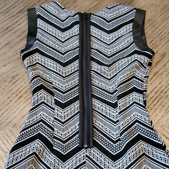 Black and white XS bar lll dress. - Picture 5 of 6